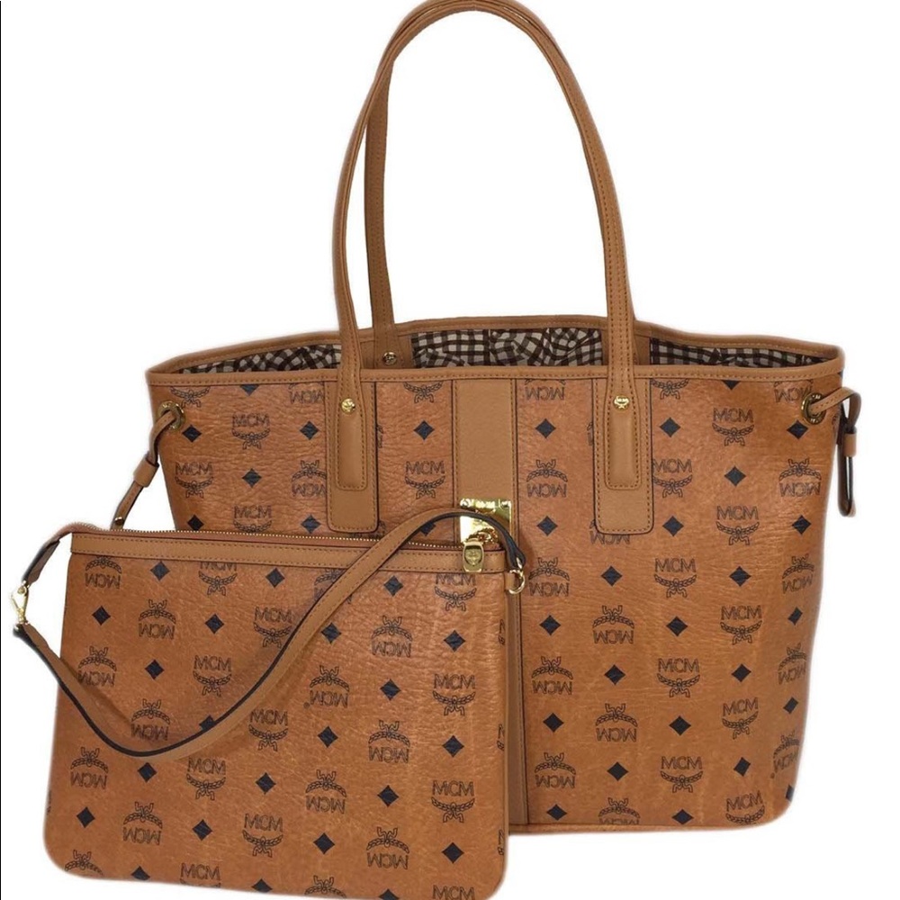 LOOKING FOR THIS PURSE MEDIUM